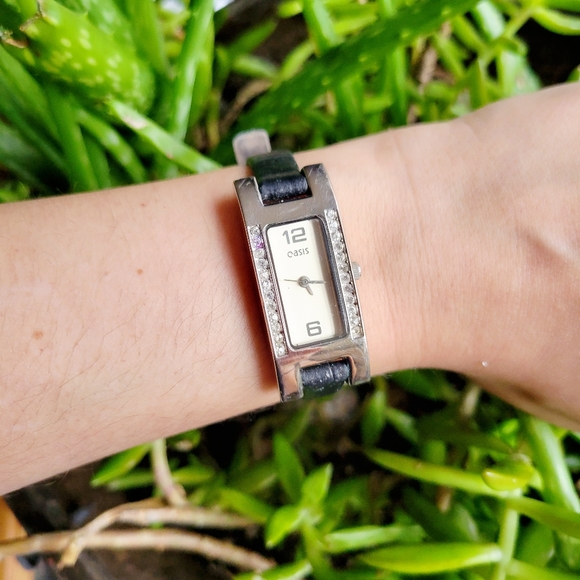 Vintage Genuine Leather Oasis Rhinestone Watch - Picture 4 of 9